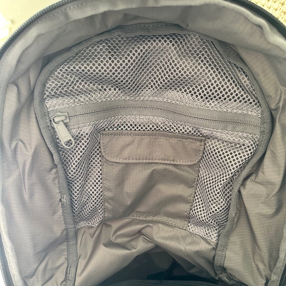 Hydro Flask 14L Down Shift Hydration Pack, 14L Pack, Black - Picture 12 of 12